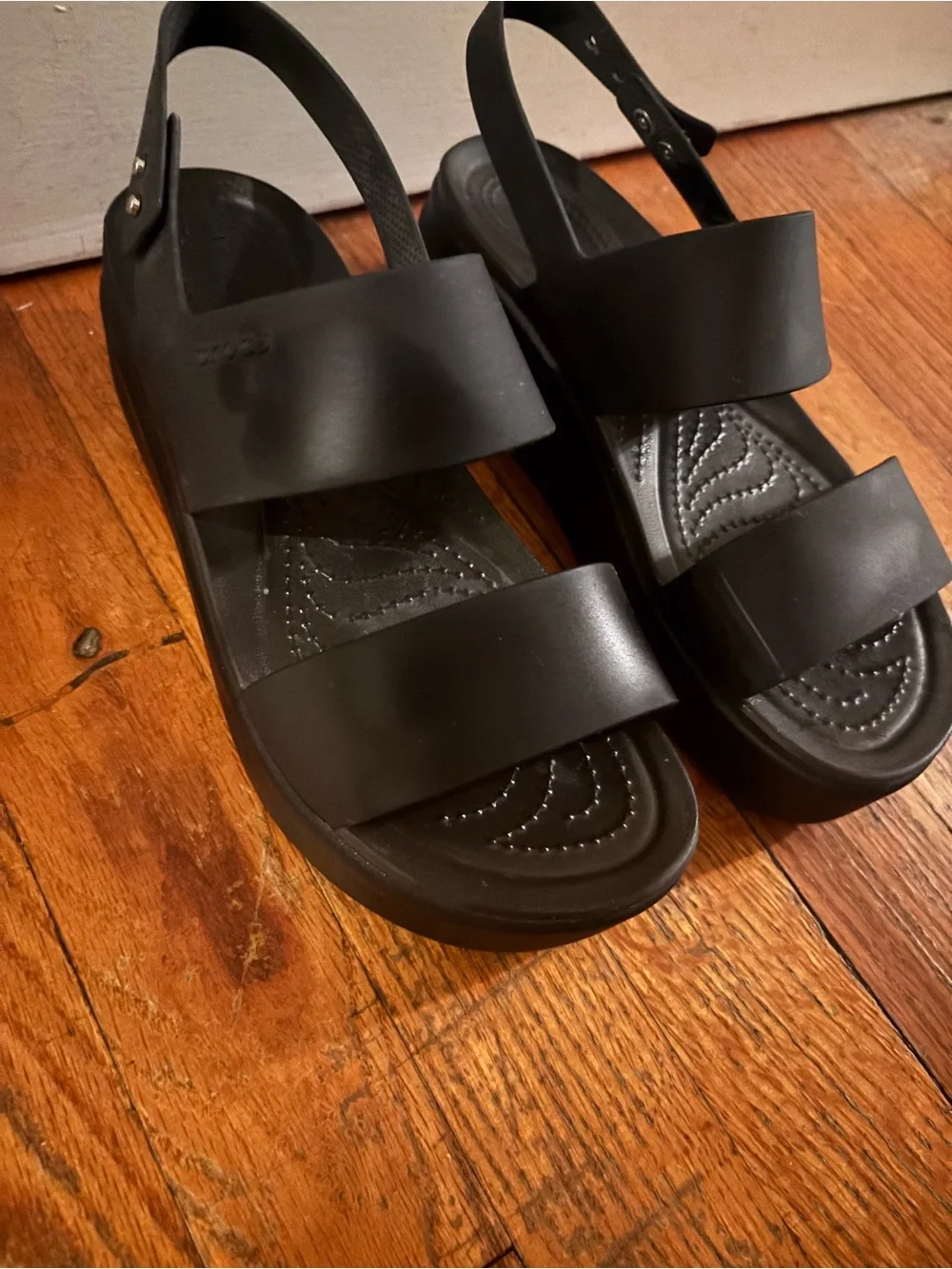 CROCS Women's Brooklyn Low Platform Sandals — Black